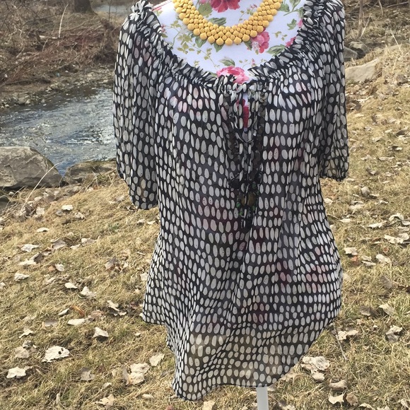 Moda International B & W Blouse - Picture 3 of 6